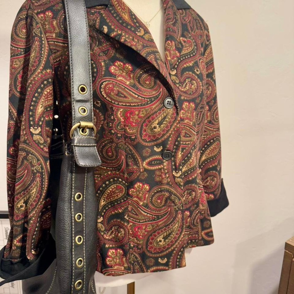 Vintage Brown and red paisley blazer with black collar blazer